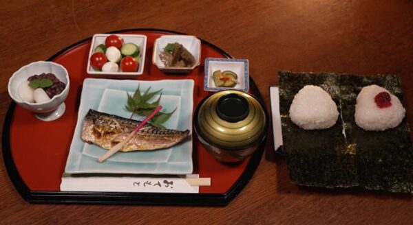 ふるカフェ系 ハルさんの休日 愛知県豊田市古民家カフェさと川 おにぎり